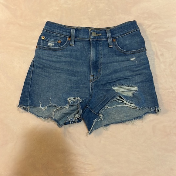 Levi jean shorts - Picture 2 of 5